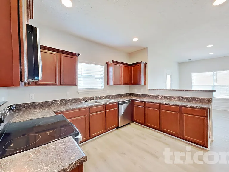 1107 Selous Dr — Photo 5