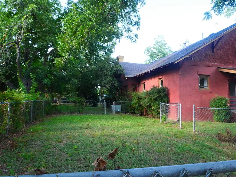 700 N Main St — Photo 21