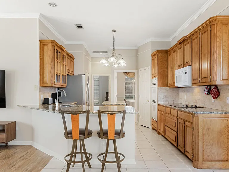 118 W Greenbriar Ln — Photo 11