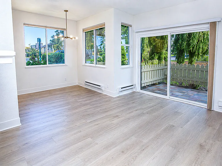 151 Shoreline Ct — Photo 6