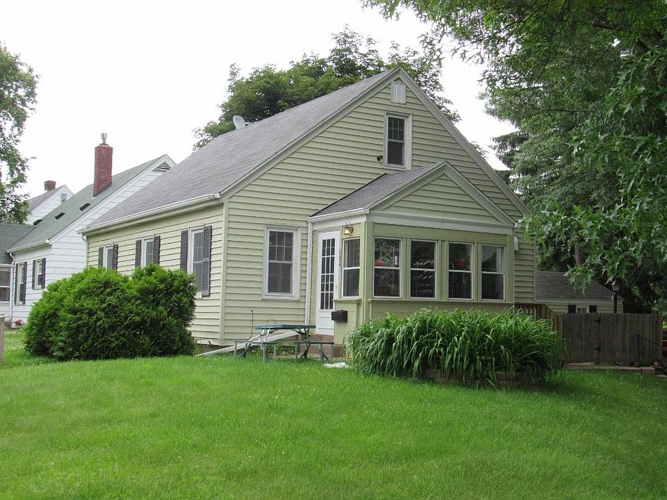 1st image of 684 Parkway Dr