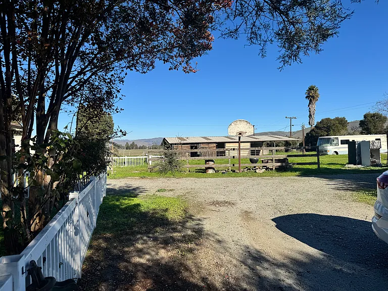 747 Rosa Morada Rd — Photo 4