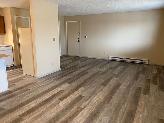 2nd image of 1271 Boulder Dr #215
