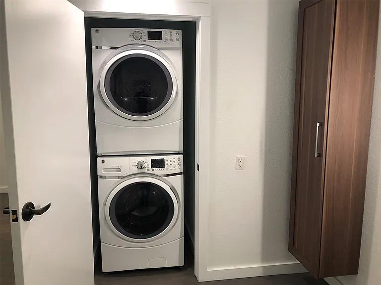 102 E 2nd St #203 — Photo 9