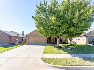 256 Spring Hollow Dr, Saginaw, TX 76131