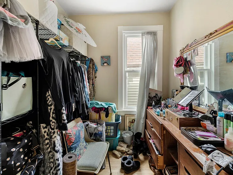 smallest bedroom being used as walk in closet