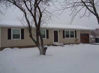 70 Candlelight Dr, Rochester, NY 14616