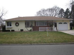 513 Hilltop Rd, Waterloo, IA 50701