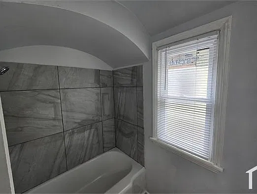 2 bed, $1,050 — Photo 2