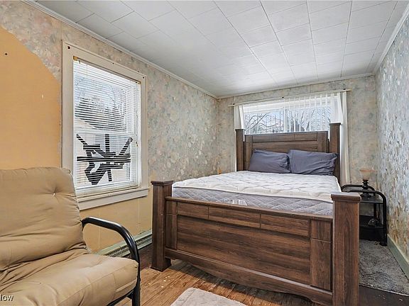 5th image of 483 Eastwood Ave