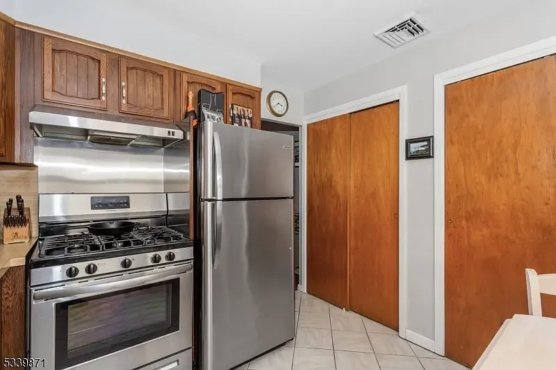 2 bed, 1100 sqft, $2,300 — Photo 4