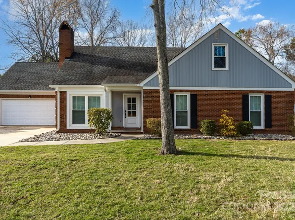 7544 Yellow Pine Ct, Charlotte, NC 28277
