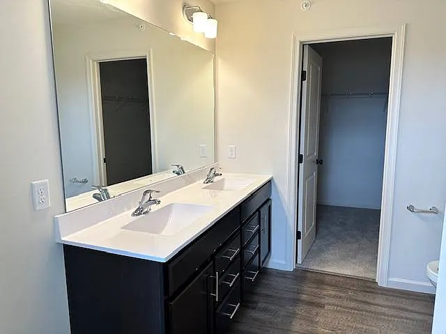 102 Lantern Ln — Photo 5