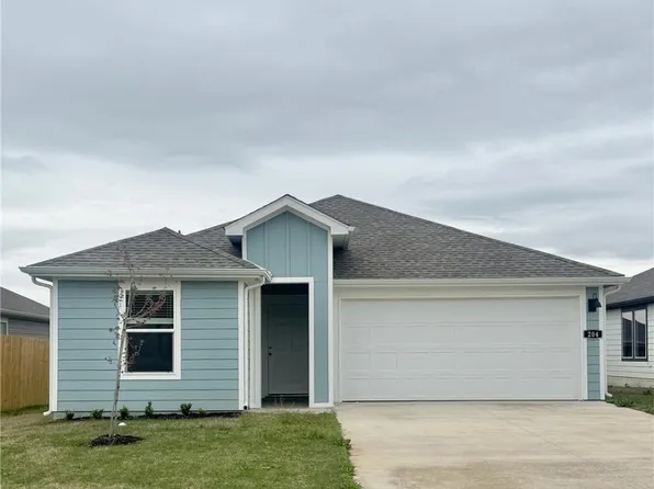 204 NW Pinwheel St, Gentry, AR 72734