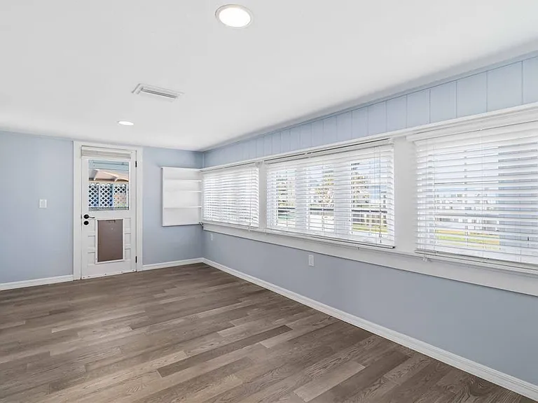 607 Manatee Ave — Photo 6