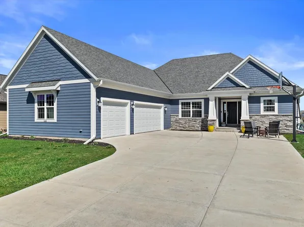 1320 Foxwood PASS, Oconomowoc, WI 53066