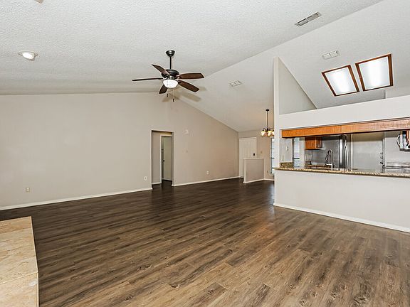 5th image of 2917 Highlawn Ter