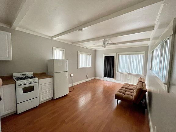 4th image of 914 1/2 College Ave