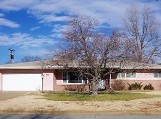 843 Manor Rd, Salina, KS 67401