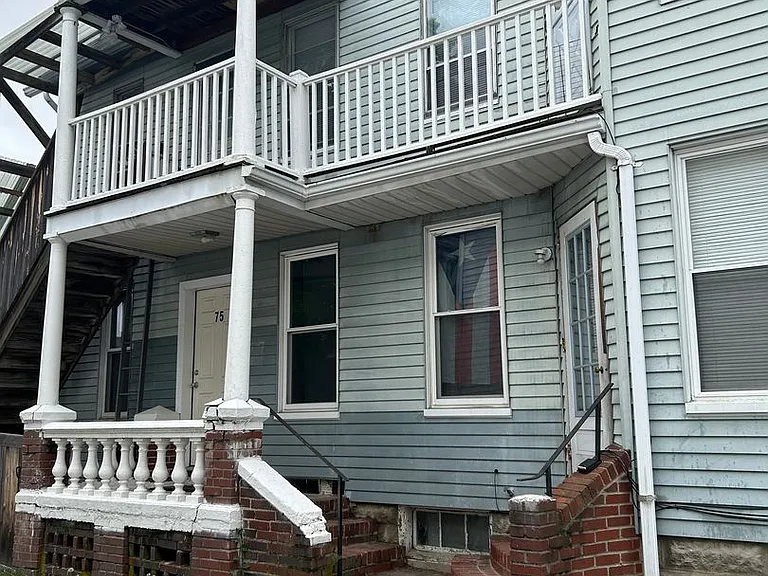 75 Turner Ave — Photo 12