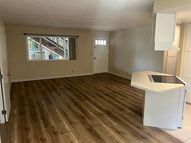 2228 Manchester Ave — Photo 5