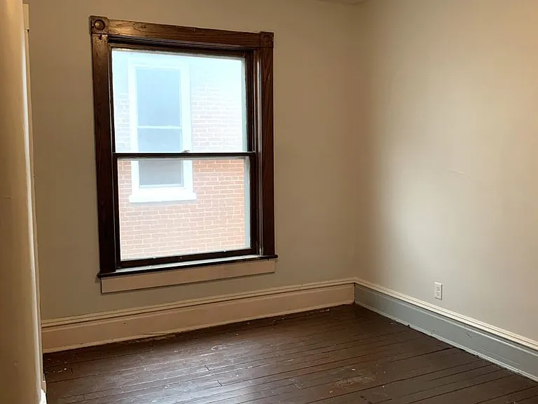 577 Lincoln Way E — Photo 29