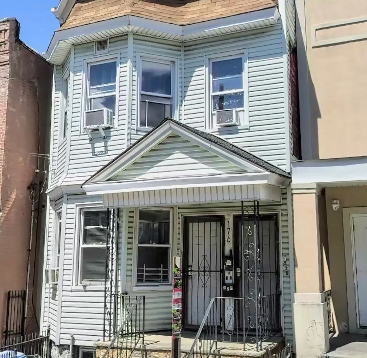 3 bed, 1000 sqft, $2,500 — Photo 2