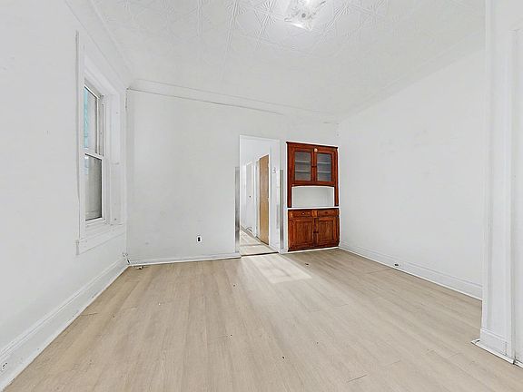 4th image of 64-24 Madison St #6FAM-4VACANT