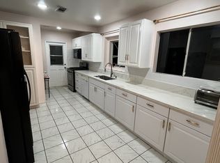 15425 Dickens St, Sherman Oaks, CA 91403