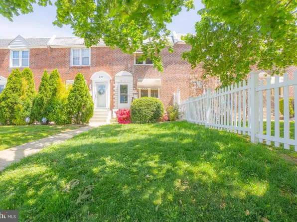 235 Gramercy Dr, Clifton Heights, PA 19018