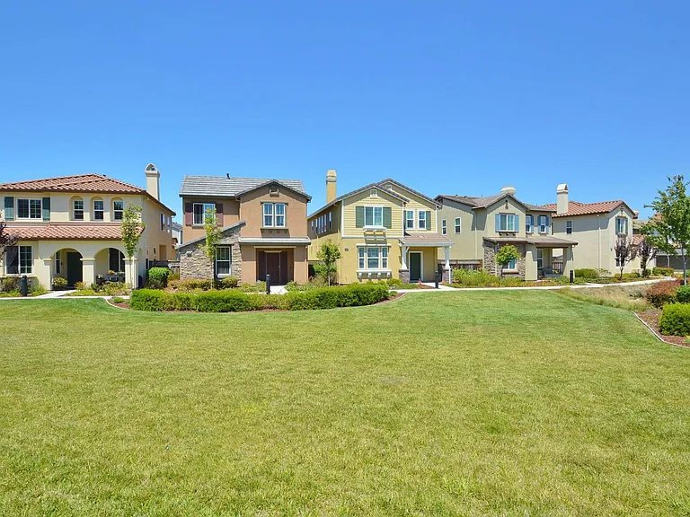 2540 Lakeport Dr — Photo 8