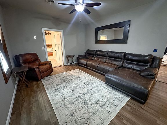 5th image of 707 SE 1st St