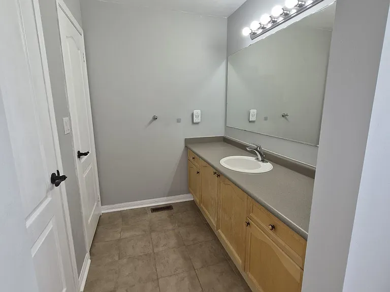 1000 Barclay Cir — Photo 15