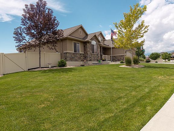 3rd image of 3703 W Bryce Canyon Dr