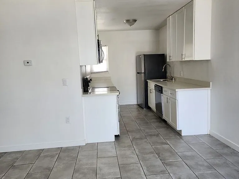 1422 S Casino Center Blvd — Photo 15