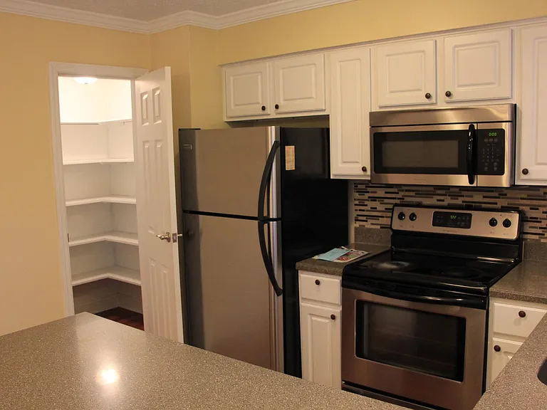 Walk in pantry