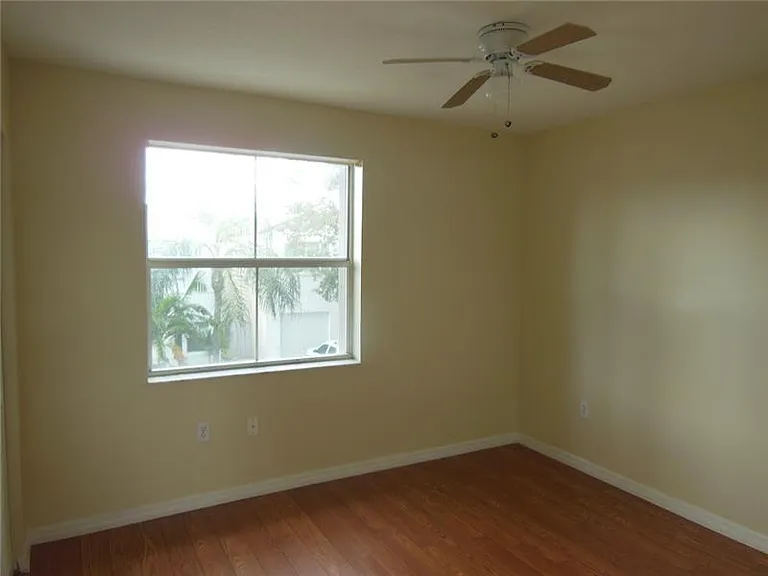 Second floor bedroom. Measures 11'