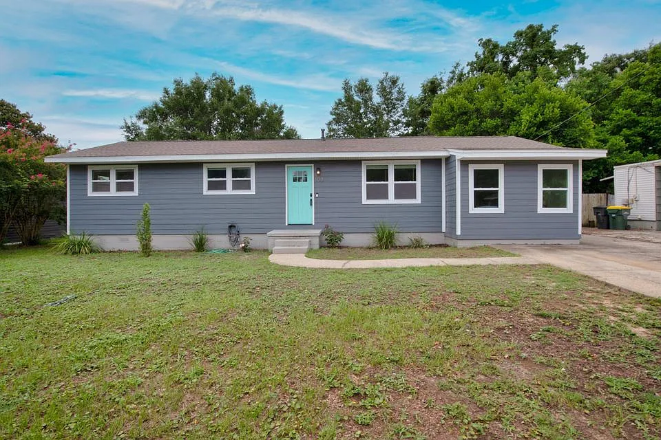 3 bed, 2.5 bath, 1306 sqft, $2,200 — Photo 1