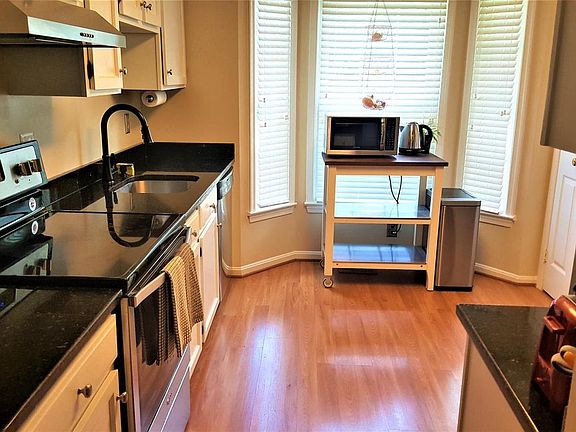 3rd image of 11562 Hill Meade Ln