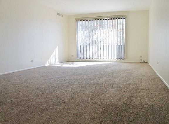 5th image of 720 Wellington Ave Unit 207