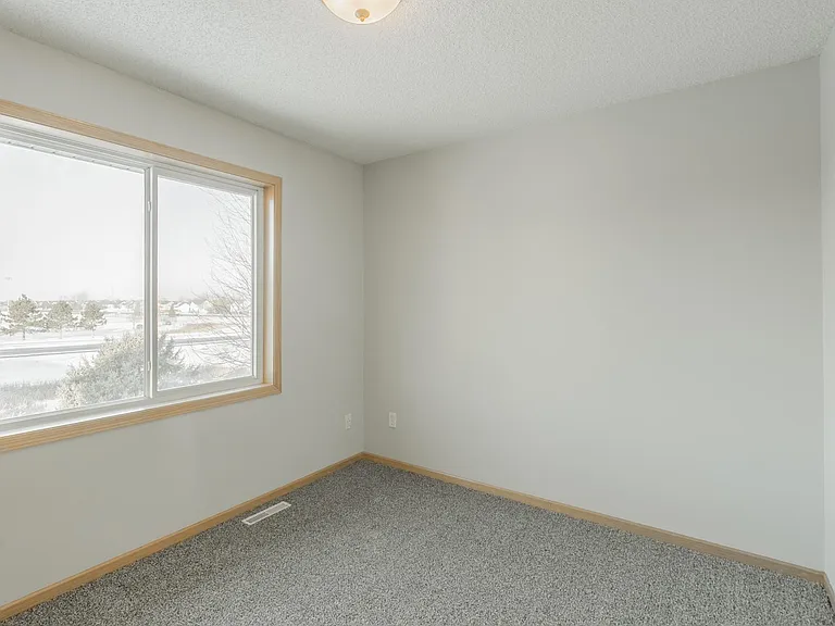 1760 Wyndam Dr — Photo 32