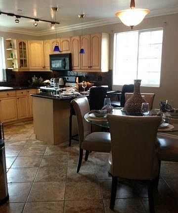 5th image of 154 E Hillsdale Blvd