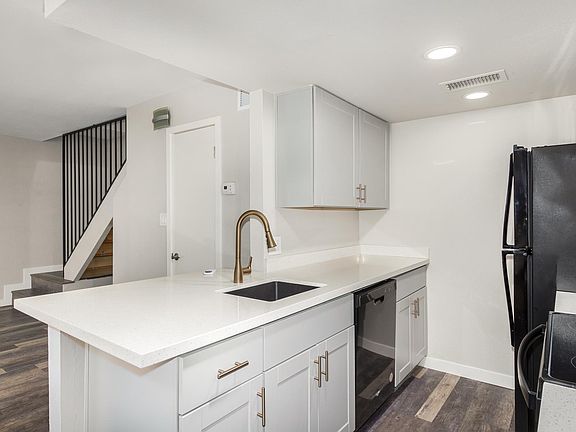 3rd image of 17027 E Calle Del Oro APT B