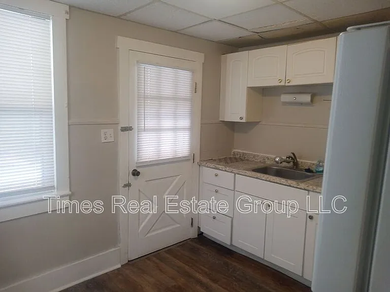206 W Railroad St — Photo 11