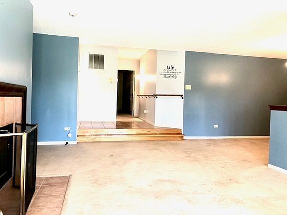 4th image of 400 Waterford Ct APT 1B