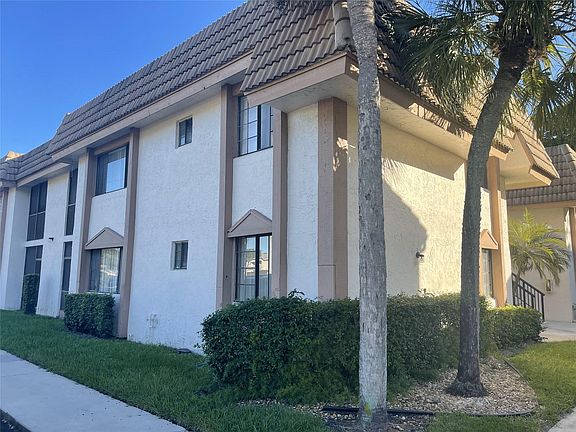 3rd image of 12218 Royal Palm Boulevard #D-2