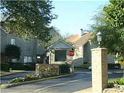 1 bed, 1.0 bath, 919 sqft, $1,350 — Photo 2