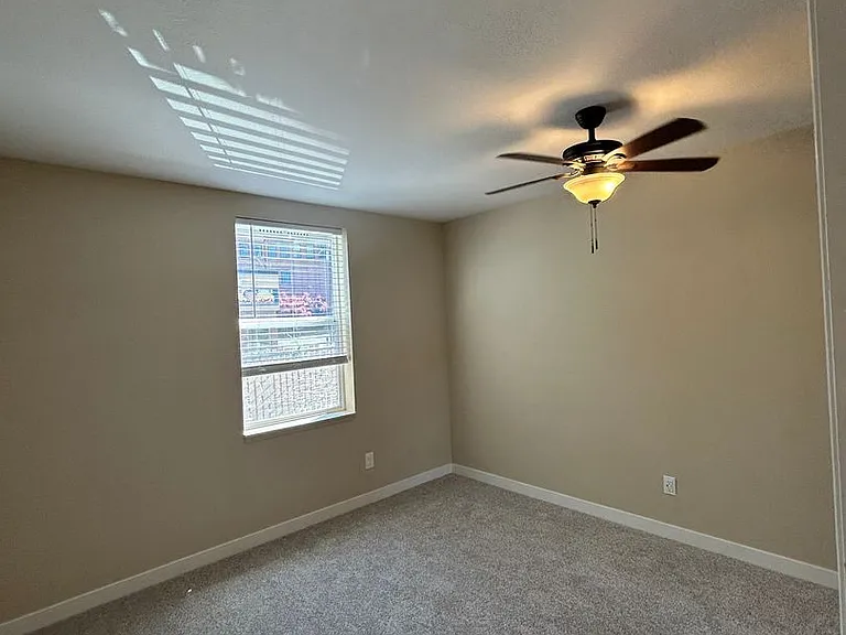 121 NW 21st St #8 — Photo 8