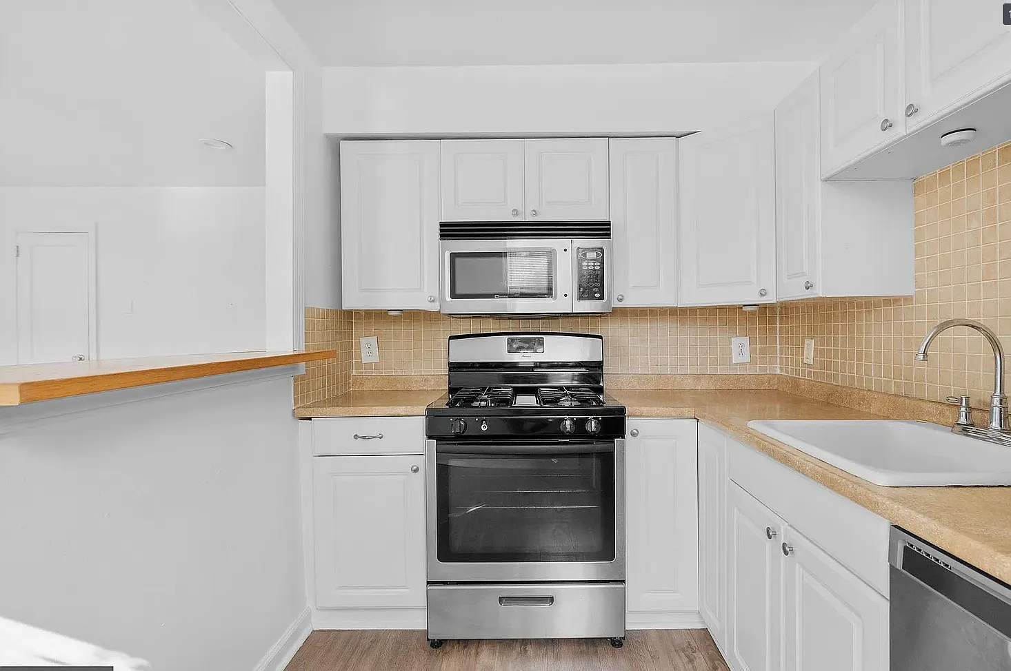 2 bed, 600 sqft, $1,699 — Photo 4