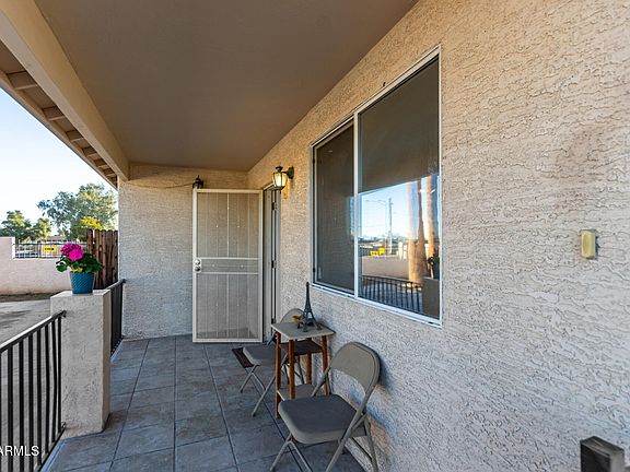 4th image of 2107 W GLENROSA Avenue